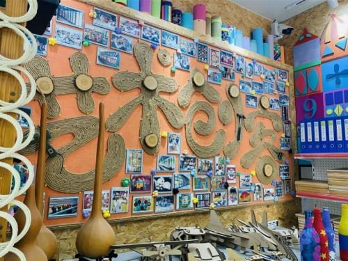 龍崗龍城小學藝創(chuàng)項目將垃圾變廢為寶，老師學生都覺超好玩